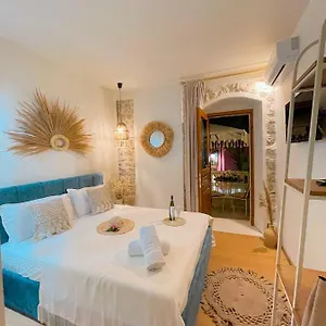 https://central-lungomare-duplex-suites-imperial.albaniahotels.org