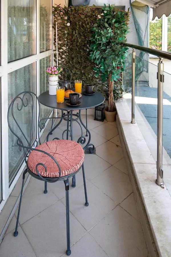 Sunny Studio With A View In Top Center София Апартаменты